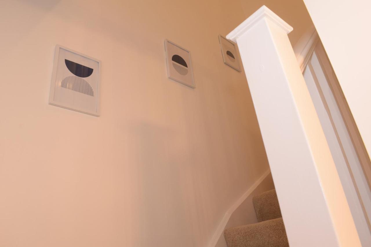 ウォルヴァーハンプトンModern 3 Bed Houseアパートメント エクステリア 写真