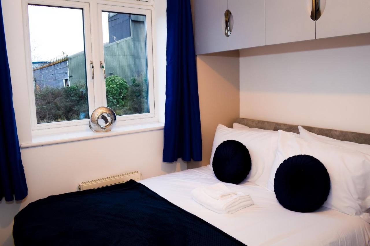 ウォルヴァーハンプトンModern 3 Bed Houseアパートメント エクステリア 写真