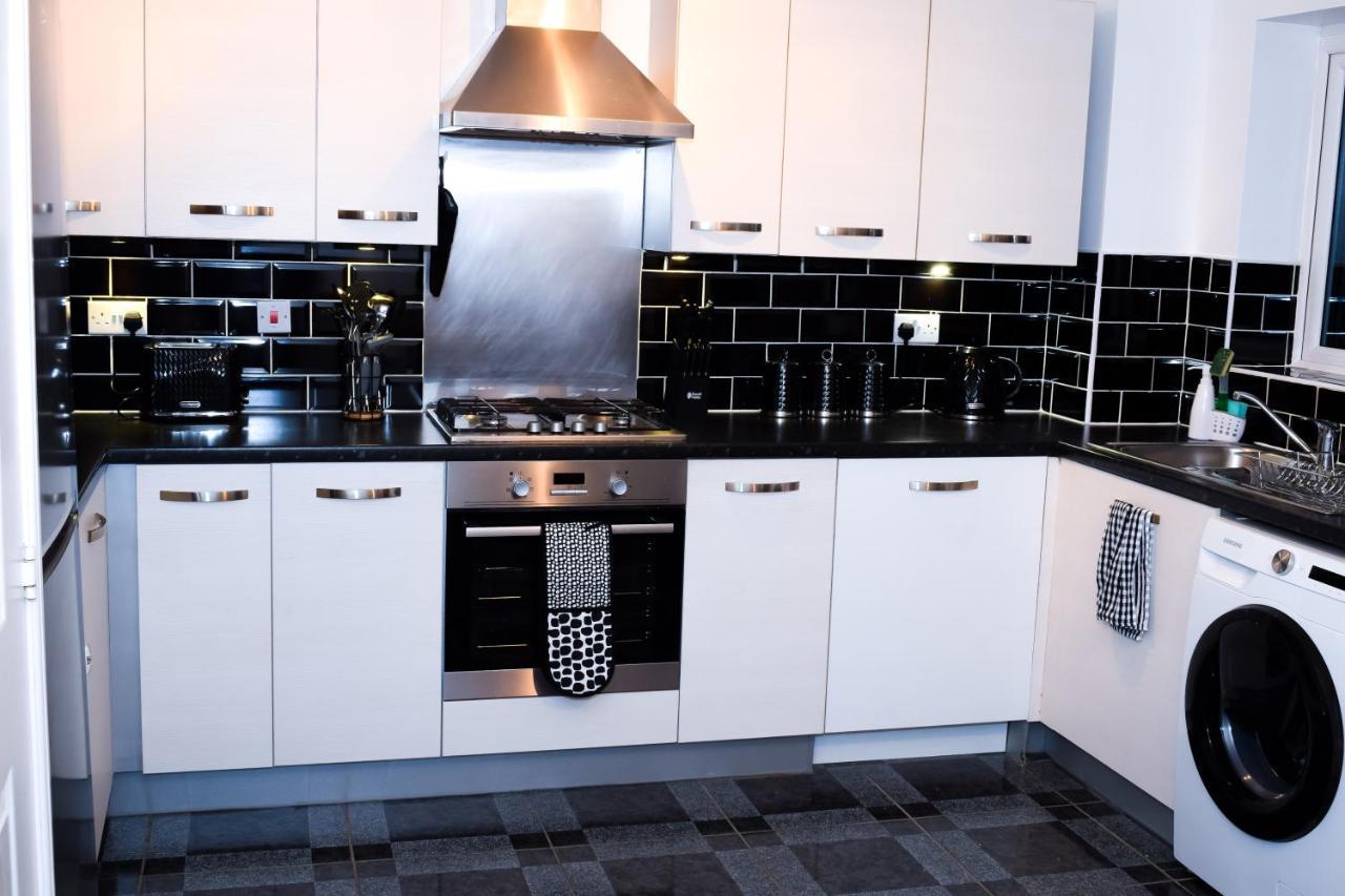 ウォルヴァーハンプトンModern 3 Bed Houseアパートメント エクステリア 写真