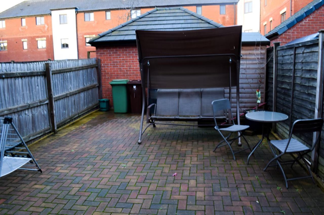 ウォルヴァーハンプトンModern 3 Bed Houseアパートメント エクステリア 写真