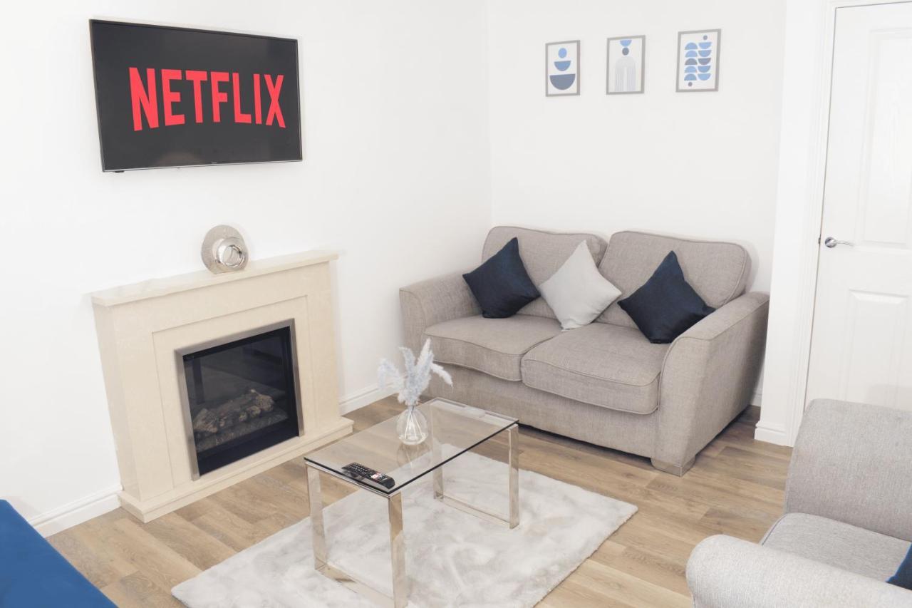 ウォルヴァーハンプトンModern 3 Bed Houseアパートメント エクステリア 写真